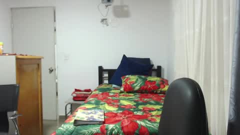  Khawit  online show from March 25, 10:12 pm