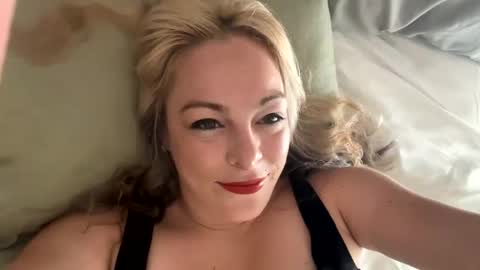 kay_la online show from September 25, 5:01 pm