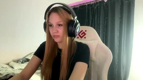 Amia online show from April 24, 6:00 pm