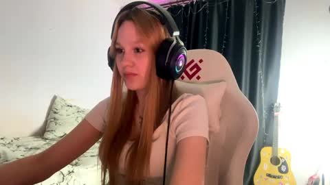 Amia online show from April 15, 7:58 pm