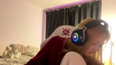 Amia online show from April 22, 5:32 pm