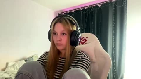 Amia online show from April 23, 5:59 pm