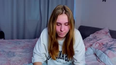 kaylamelliere online show from December 5, 8:25 am