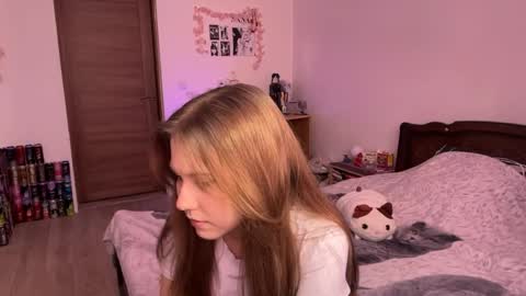 Nyelle online show from April 28, 3:16 pm