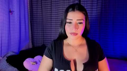 Snapshot of kayleemorales chatting on October 19, 6:43 pm Kaylee online show from October 19, 6:43 pm