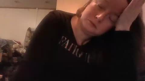 kcandler27 online show from November 26, 9:43 am