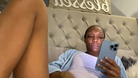 Snapshot of keephimcum69me chatting on October 19, 10:23 pm Keephimcum69me online show from October 19, 10:23 pm