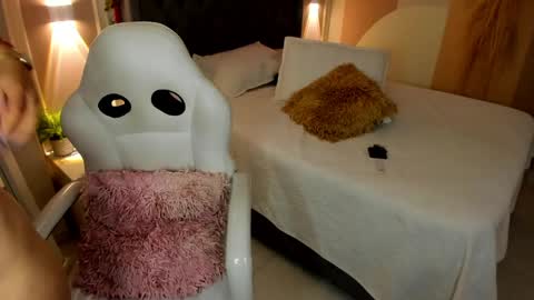 Keira Angel online show from April 23, 5:15 am