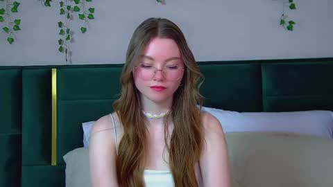 Keira online show from February 26, 6:30 am