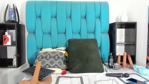   online show from March 5, 12:55 pm