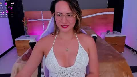 kelly_cute9 online show from July 21, 10:49 am