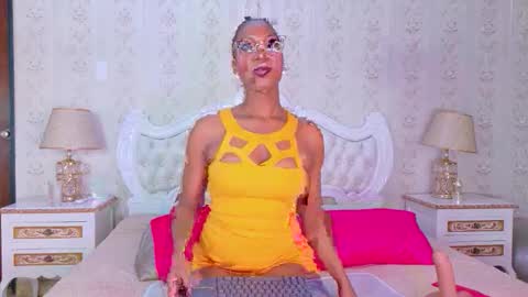 kelly_swift online show from June 11, 4:20 am