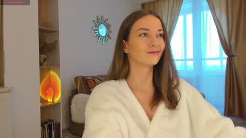 Kelly XO online show from February 4, 1:38 pm