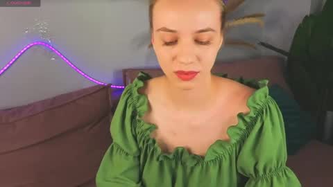 Kelly online show from May 18, 5:24 am