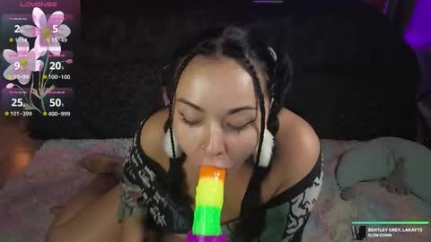 Kelly online show from November 17, 4:57 am