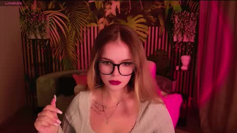 Kelly online show from December 17, 5:17 pm