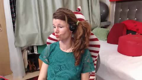 kelly online show from April 22, 3:58 am