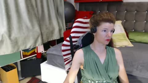 kelly online show from July 3, 9:32 pm