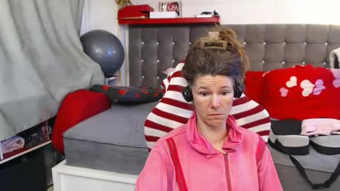 kelly online show from March 13, 7:53 am