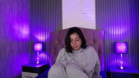 Snapshot of kendall_saenz chatting on January 24, 7:28 pm kendall_saenz online show from January 24, 7:28 pm