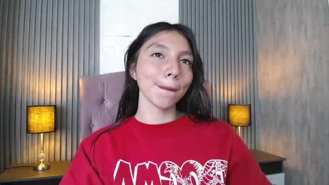 Snapshot of kendall_saenz chatting on March 12, 7:25 pm kendall_saenz online show from March 12, 7:25 pm