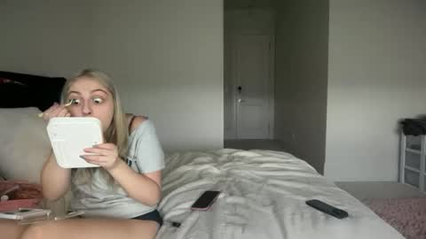 kendallmonroee online show from December 14, 8:03 pm