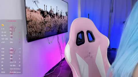 Kendall online show from April 24, 8:44 pm