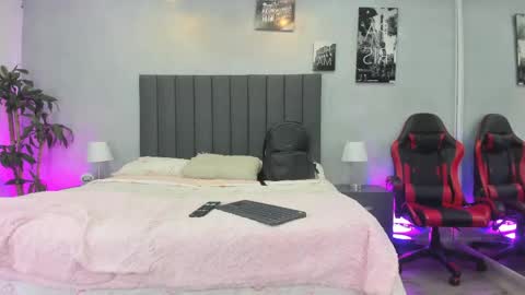 Kendra London online show from April 23, 11:17 am