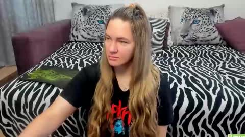 Snapshot of kendra_xx_ chatting on September 24, 3:27 am Kendra online show from September 24, 3:27 am