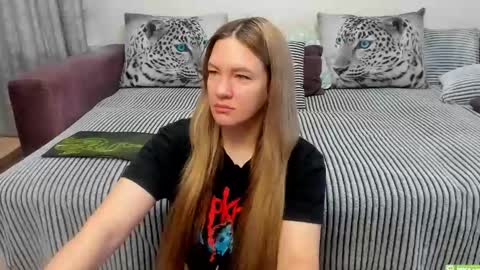 Snapshot of kendra_xx_ chatting on October 20, 1:30 am Kendra online show from October 20, 1:30 am