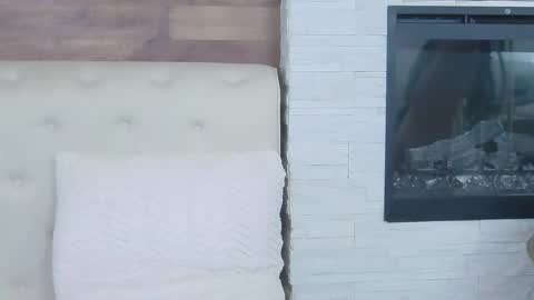 KendraBloom online show from April 4, 5:45 pm