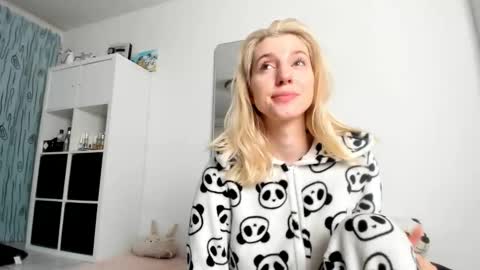 Kenzie online show from October 12, 6:38 am