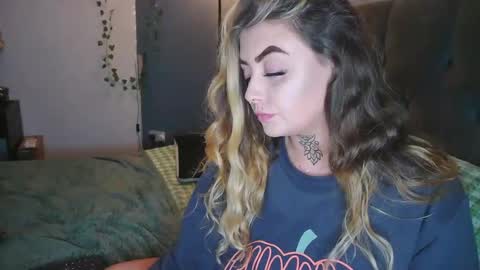 kenziemay97 online show from September 12, 10:28 pm