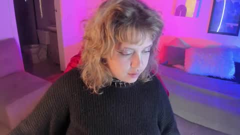 Snapshot of kenziesharik chatting on October 8, 5:12 am Kenzie online show from October 8, 5:12 am