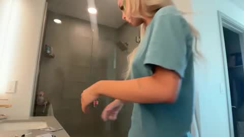 kenziesmithh online show from March 9, 5:27 pm