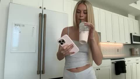 kenziesmithh online show from February 28, 8:08 pm