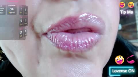 Snapshot of kerly_doll chatting on January 21, 4:37 pm K E R L Y online show from January 21, 4:37 pm
