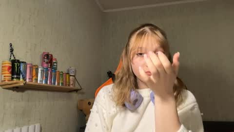 Kate online show from April 8, 5:37 pm