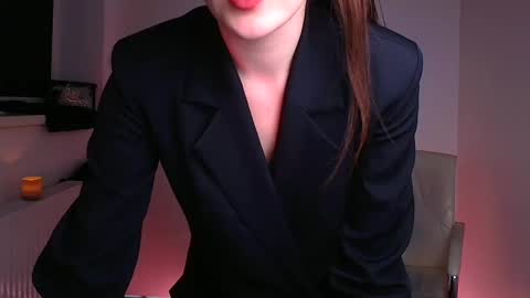 Snapshot of ketrin_pirsss chatting on February 6, 10:32 pm Ketrin online show from February 6, 10:32 pm