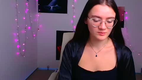 Snapshot of ketrin_pirsss chatting on December 6, 6:59 am Ketrin online show from December 6, 6:59 am