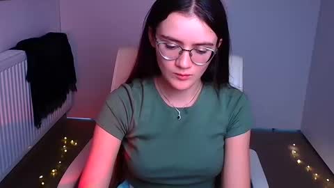 Snapshot of ketrin_pirsss chatting on December 21, 1:26 am Ketrin online show from December 21, 1:26 am