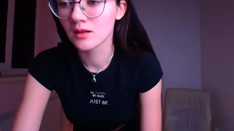 Snapshot of ketrin_pirsss chatting on January 11, 1:27 am Ketrin online show from January 11, 1:27 am