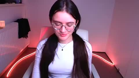 Snapshot of ketrin_pirsss chatting on December 11, 10:38 pm Ketrin online show from December 11, 10:38 pm