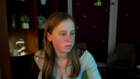 keuli_li online show from January 8, 7:18 pm