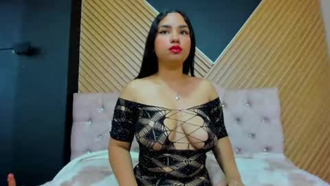 khateandersson online show from April 27, 7:00 pm