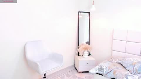 Khloe online show from April 25, 1:36 pm