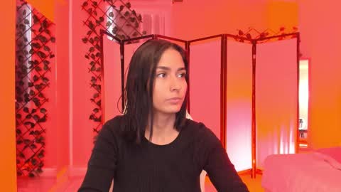 Khloe online show from November 27, 7:39 pm