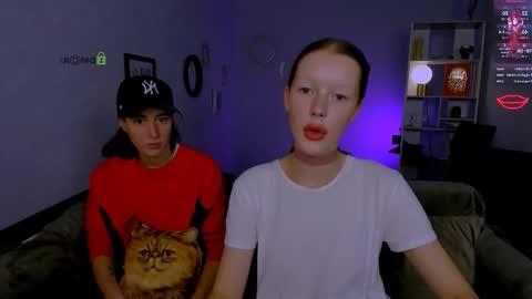 Snapshot of khloebeauty chatting on October 9, 7:51 pm khloebeauty online show from October 9, 7:51 pm