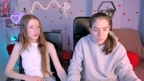 khloebeauty online show from April 5, 7:24 pm