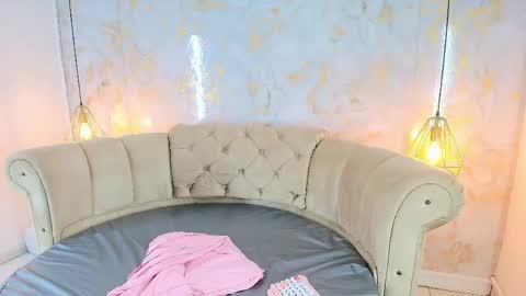 Khloe online show from April 22, 5:04 am